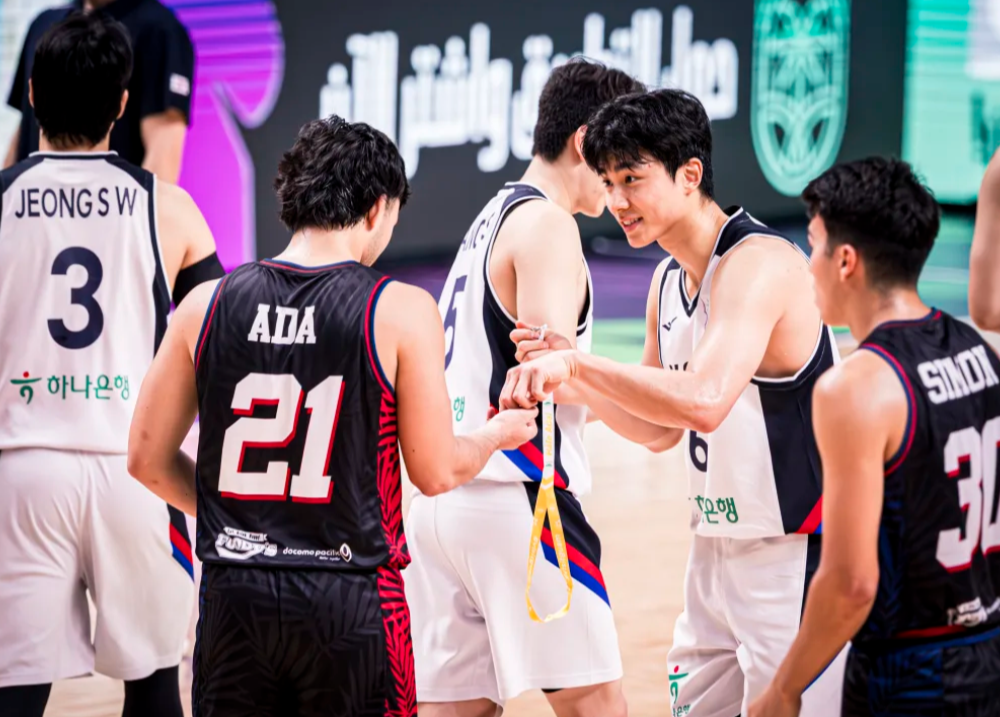 vrxm, 但在首节的, 第一的身份