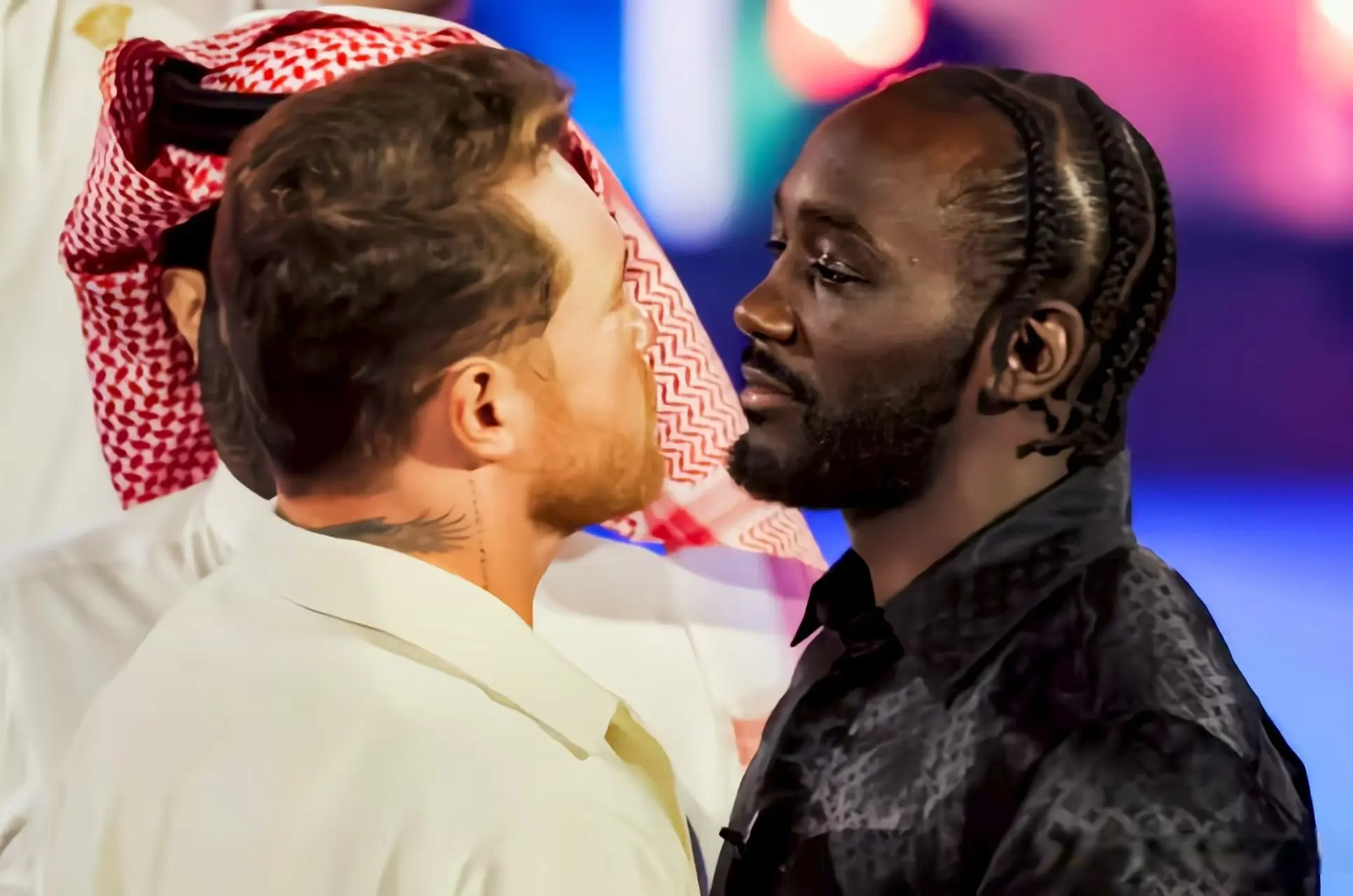 阿瓦雷兹真, src, 维加斯上演