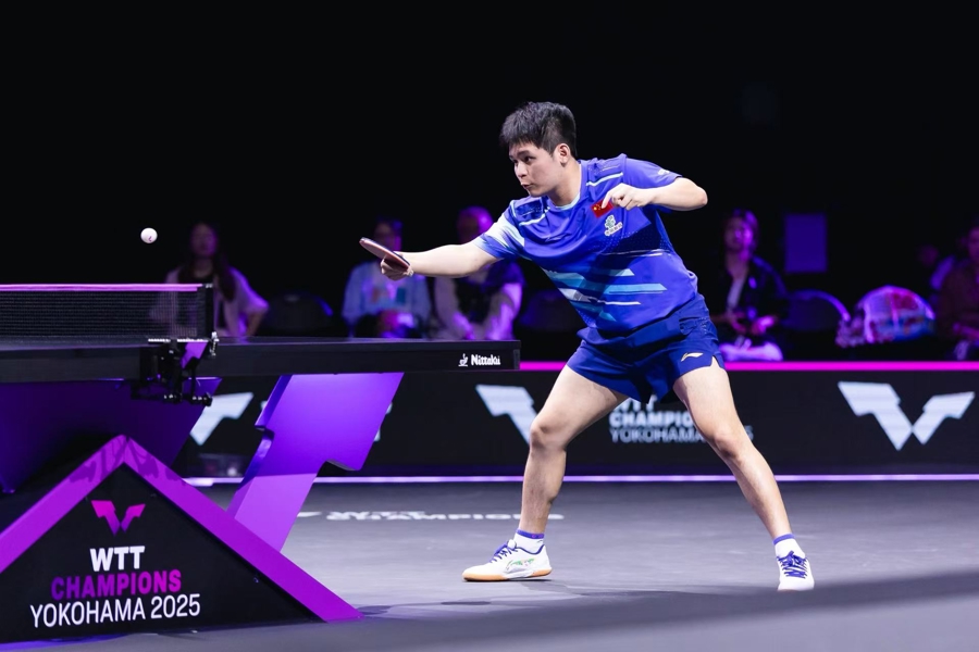 WTT横滨, 栋纷纷爆冷