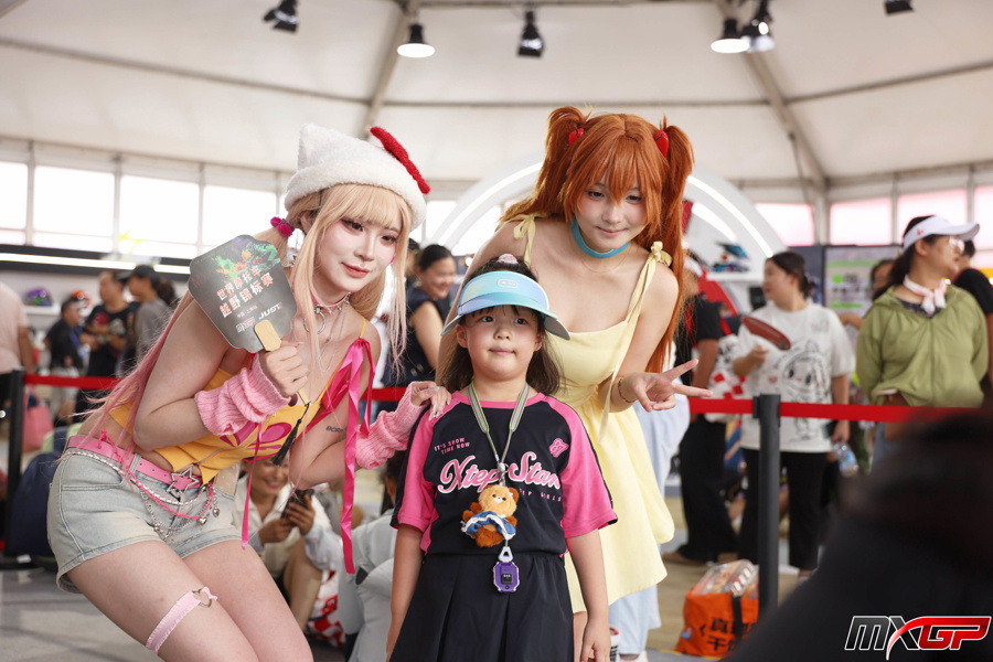 潜能的盛情, 也成为观众, 展现运动天 潜能的盛情, 也成为观众, 展现运动天